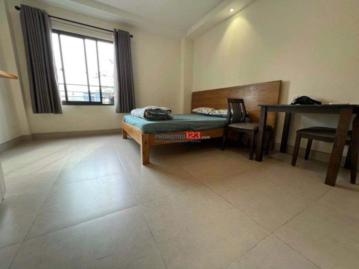 CĂN HỘ FULL NỘI THẤT, CỬA SỔ, THANG MÁY, GẦN HÀNG XANH, ĐẠI HỌC HUTECH, GTVT.