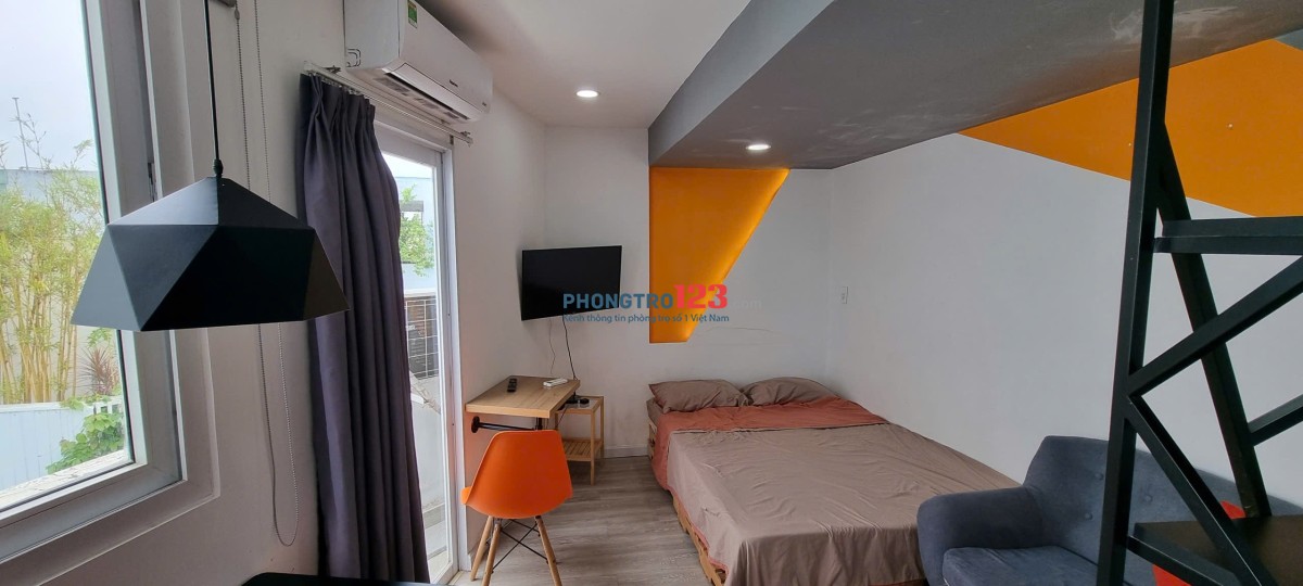 Gần Phan Xích Long, Phan Đăng Lưu trống sẵn phòng có ban công full nội thất có máy giặt riêng