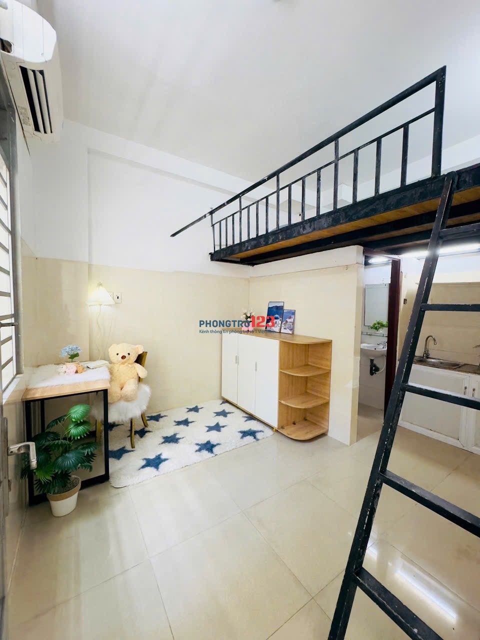 PHÒNG GÁC LỬNG TÁCH BẾP CÓ CỬA SỔ THOÁNG MÁT NGAY TÂN BÌNH