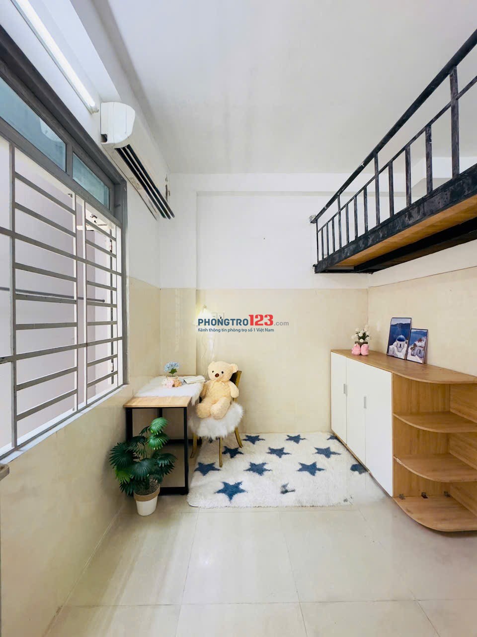 PHÒNG GÁC LỬNG TÁCH BẾP CÓ CỬA SỔ THOÁNG MÁT NGAY TÂN BÌNH
