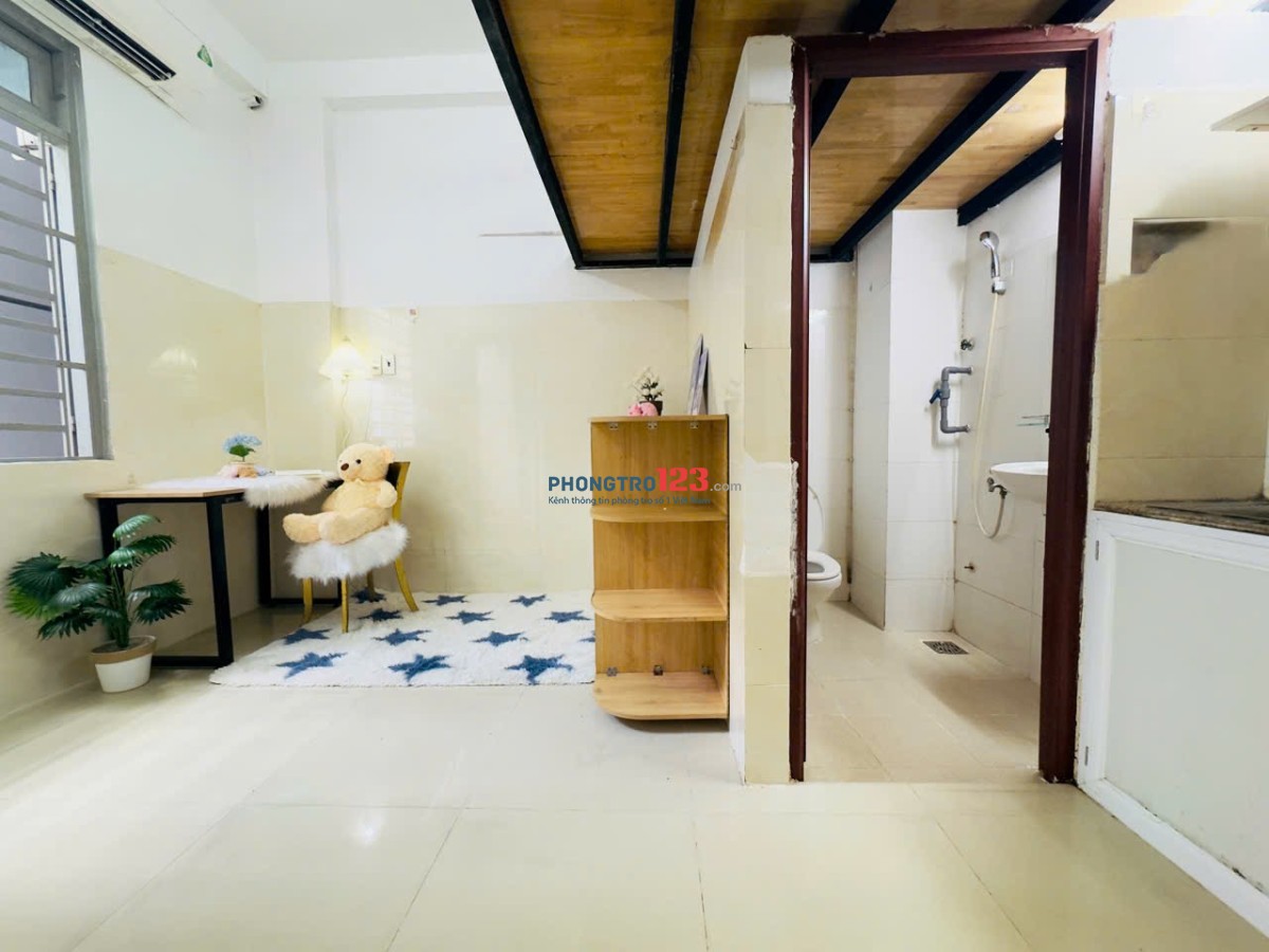 PHÒNG GÁC LỬNG TÁCH BẾP CÓ CỬA SỔ THOÁNG MÁT NGAY TÂN BÌNH