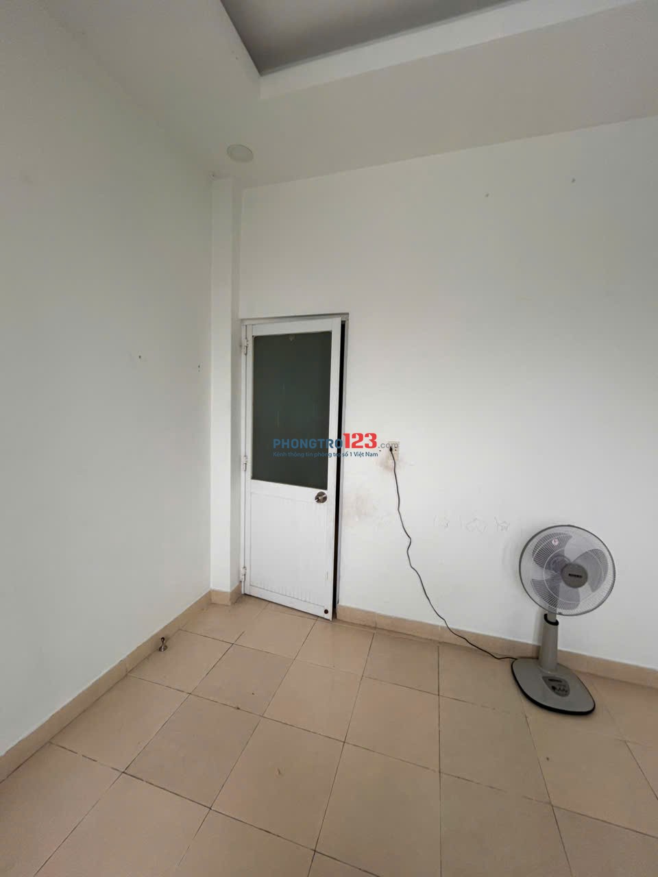 Cho thuê 2 phòng có máy lạnh, nội thất giá 3 triệu; KHÔNG NT 2.5 triệu.
