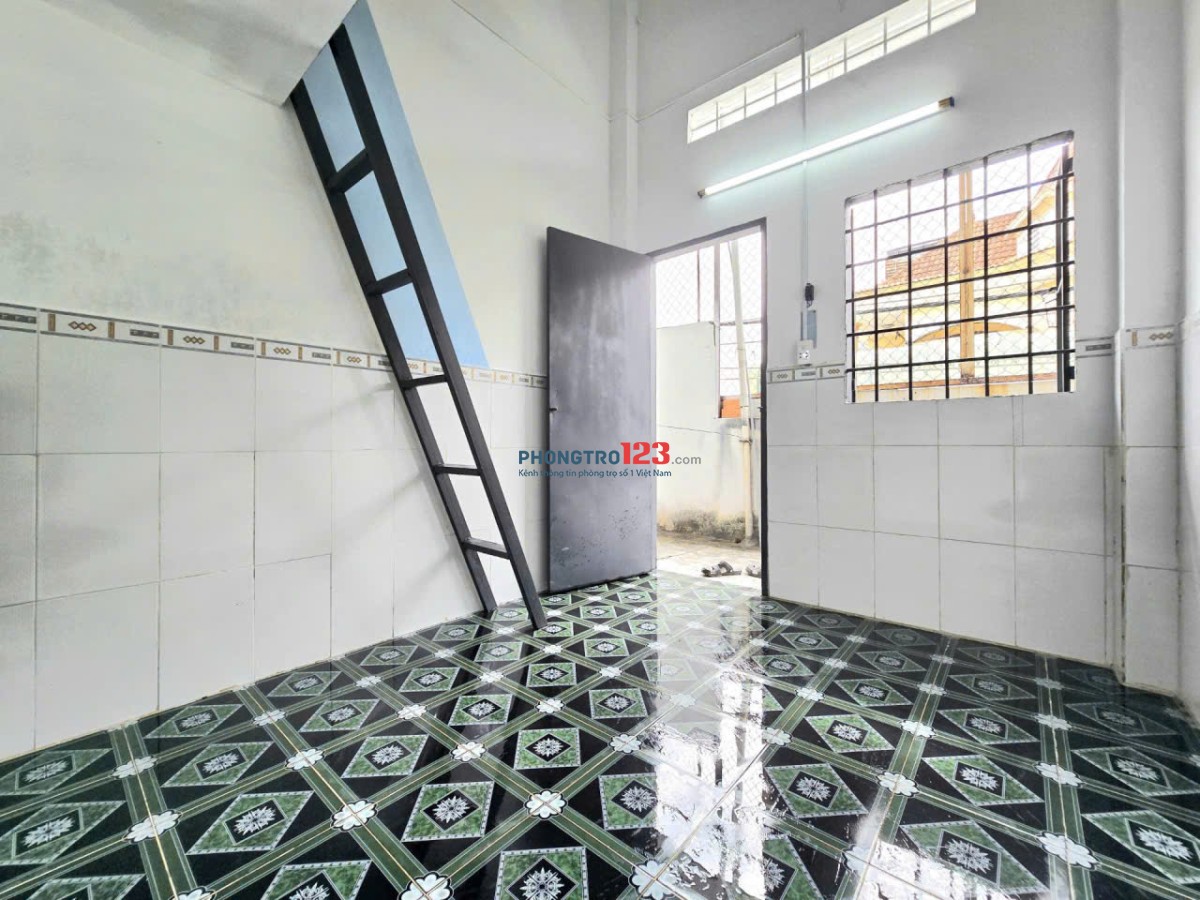 trọ mới xây, phòng rộng sạch, có cửa sổ thoáng mát, có nhiều tiện ích
