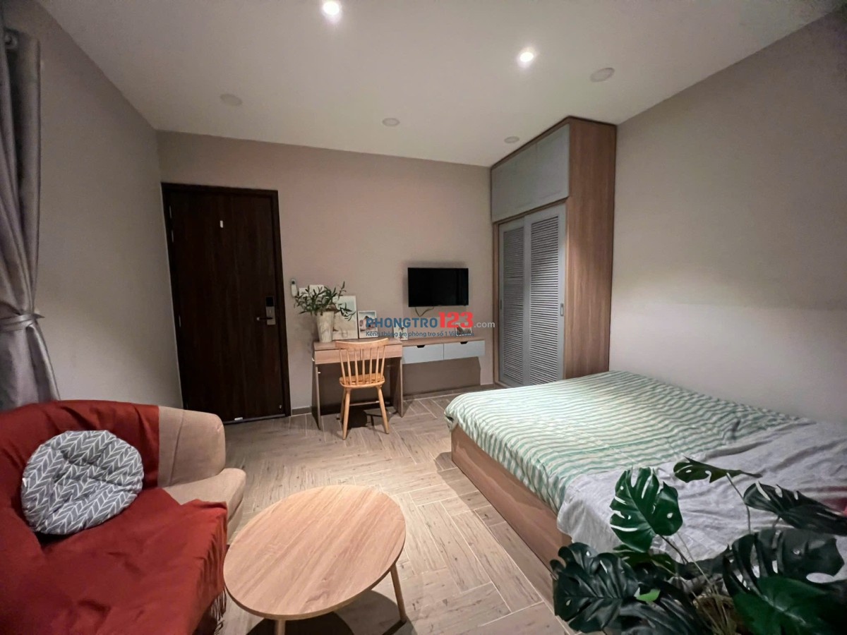 TRỐNG SẴN STUDIO THANG MÁY, NGAY NƠ TRANG LONG.