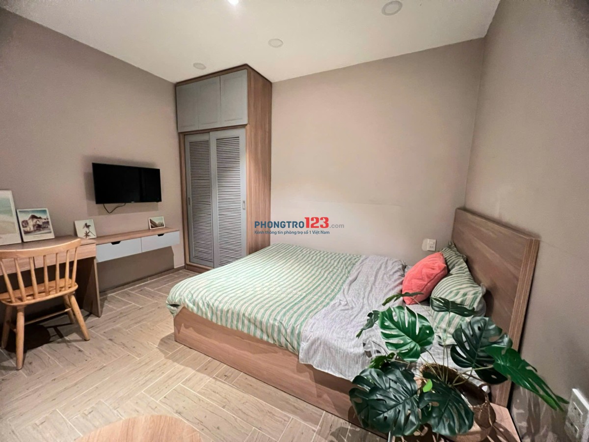 TRỐNG SẴN STUDIO THANG MÁY, NGAY NƠ TRANG LONG.