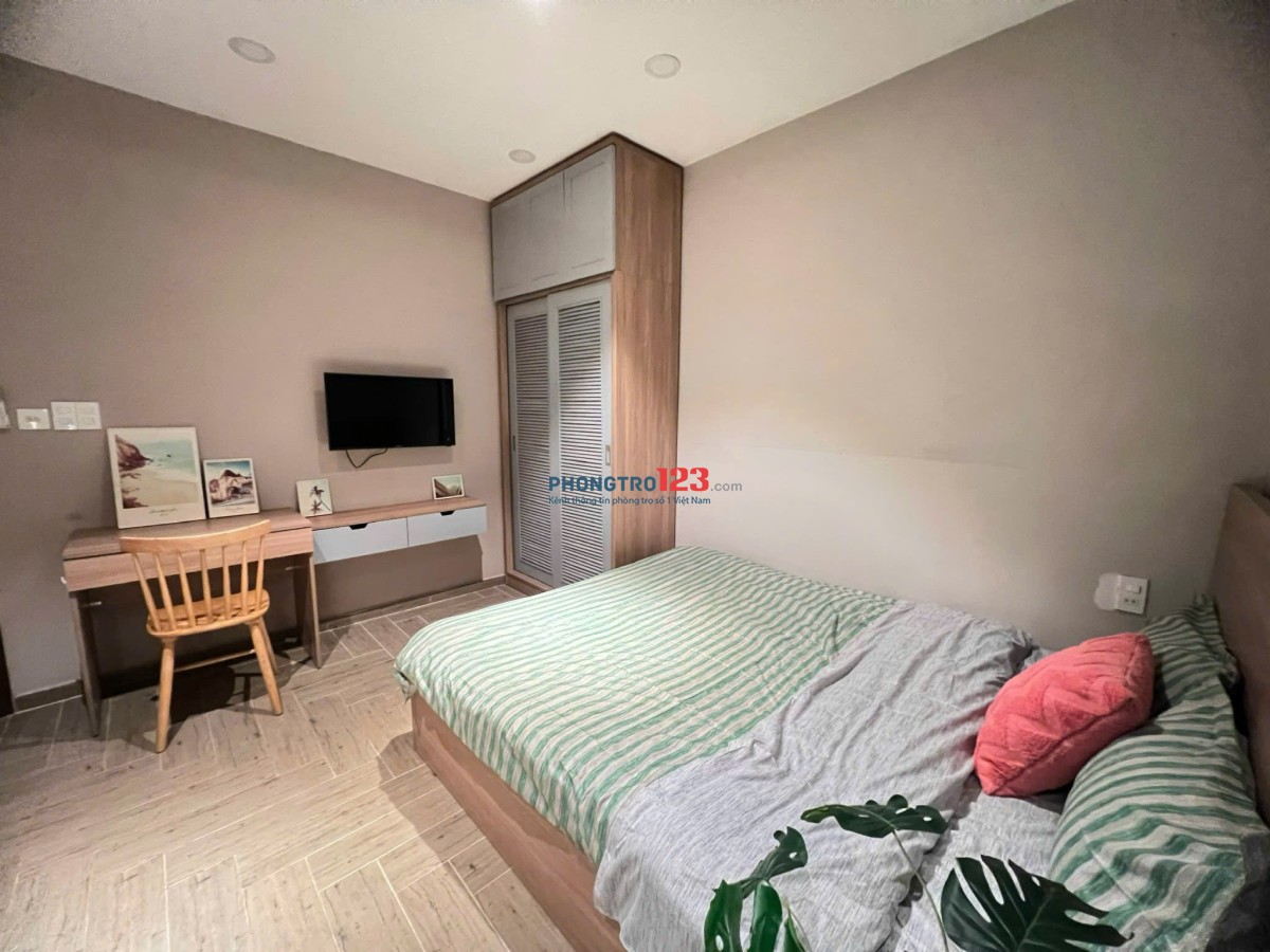 TRỐNG SẴN STUDIO THANG MÁY, NGAY NƠ TRANG LONG.