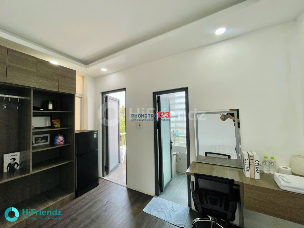 Phòng trọ quận 3 có bảo vệ 24/24, Ban công, tách bếp. Full nội thất. Gần Co opmart Nhiêu Lộc