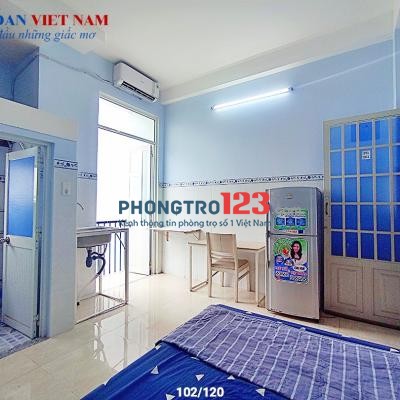 Cho thuê phòng trọ có ban công full nội thất giá 4tr cách ĐH Tài chính - Marketing 900m