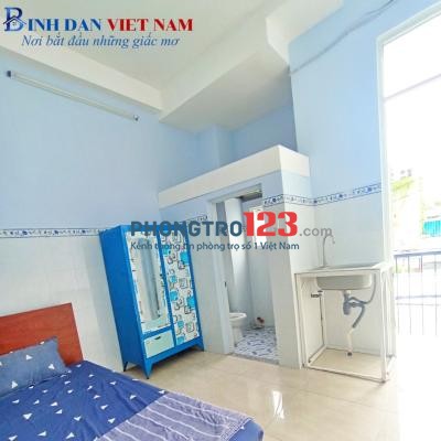 Cho thuê phòng trọ có ban công full nội thất giá 4tr cách ĐH Tài chính - Marketing 900m