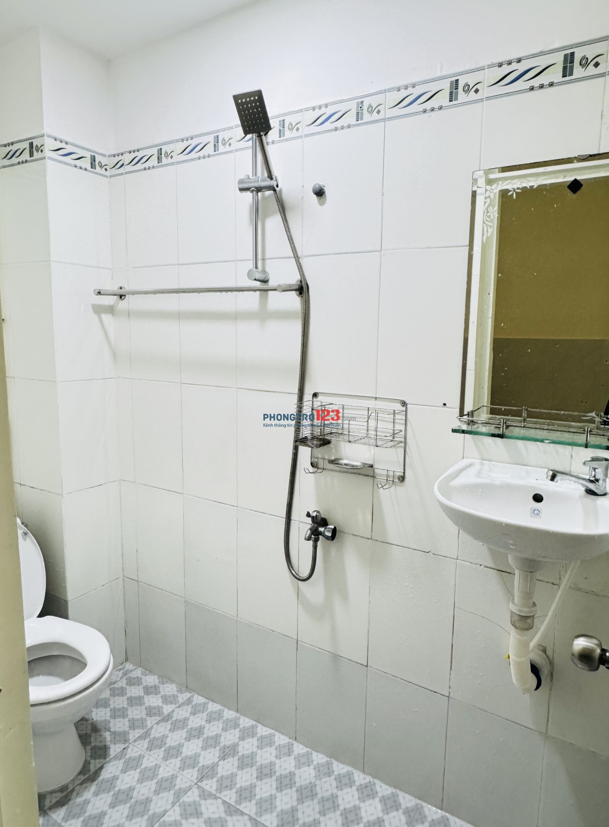 CHO THUÊ NHÀ NGUYÊN CĂN 2PN GIÁP QUẬN 1