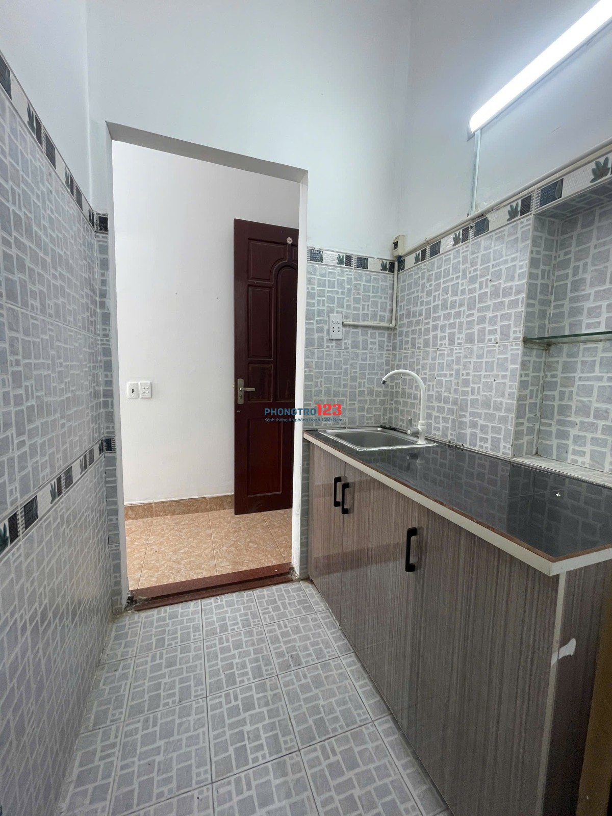 Tìm bạn ở ghép, mỗi người khoảng 2tr1 chưa tính tiền điện. Phòng tổng 7tr5