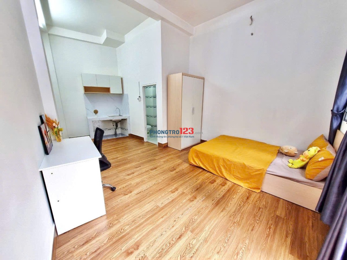 CHO THUÊ PHÒNG FULL NỘI THẤT CỬA SỔ SÂN TRƯỚC THOÁNG MÁT Ở BÌNH THẠNH NGAY CHỢ BÀ CHIỂU GIÁP Q3