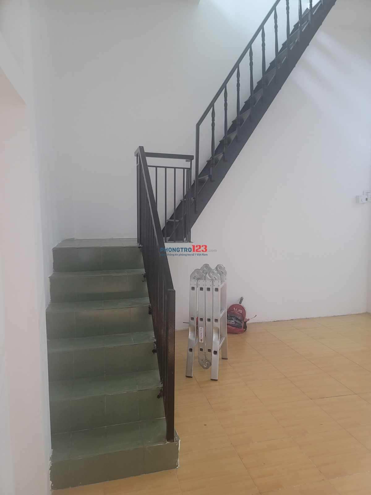 Cho thuê nhà nguyên căn có 1 trệt, 1 lầu đường rộng trung tâm sài gòn