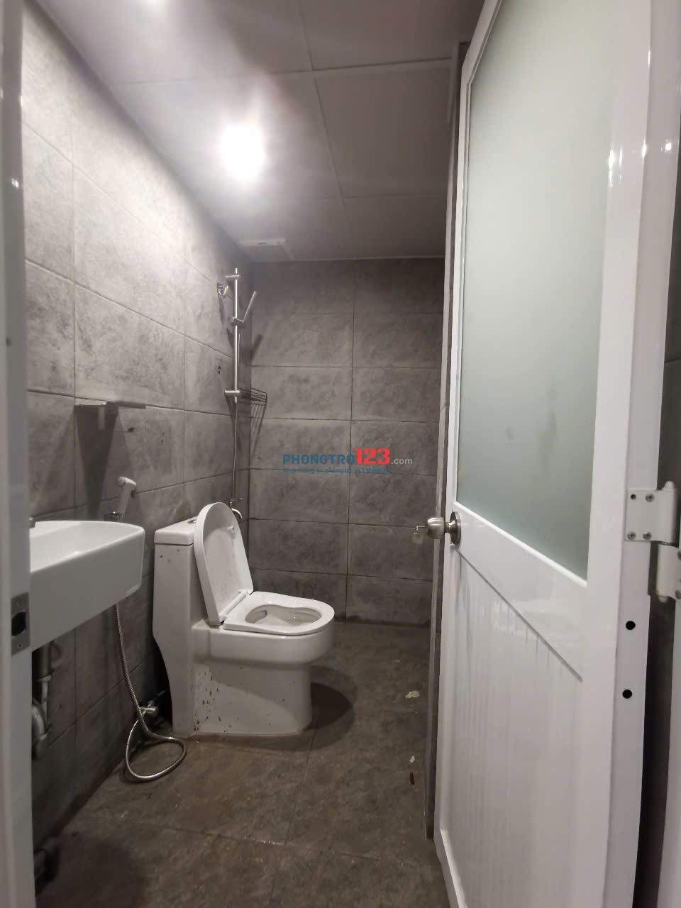 Cho thuê phòng trọ máy lạnh, máy giặt đường Liên Phường