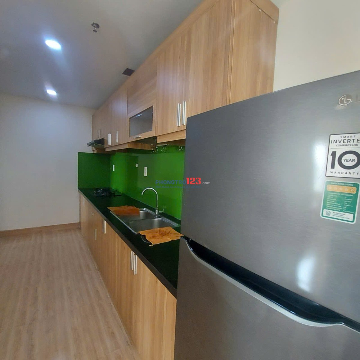 Chung cư 590, CMT8, Phường 11, Quận 3: 85m2,2p ngủ,2wc, 13tr