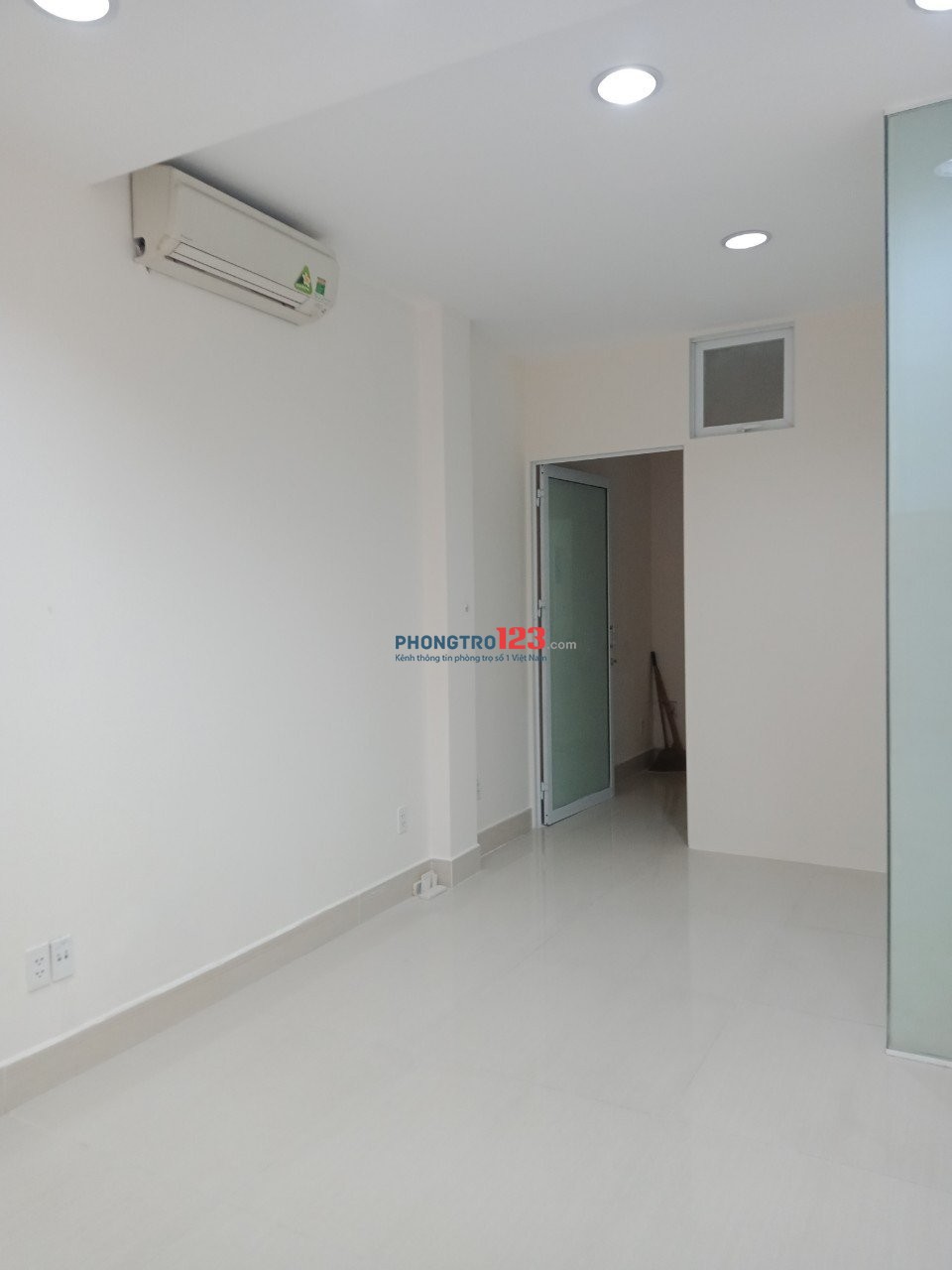 PHÒNG LẦU 2- 3,5TR - FULL NỘI THẤT - HẦM LỚN FREE XE - GIỜ TỰ DO - CỬA KHOÁ VÂN TAY- CÓ CỬA SỔ