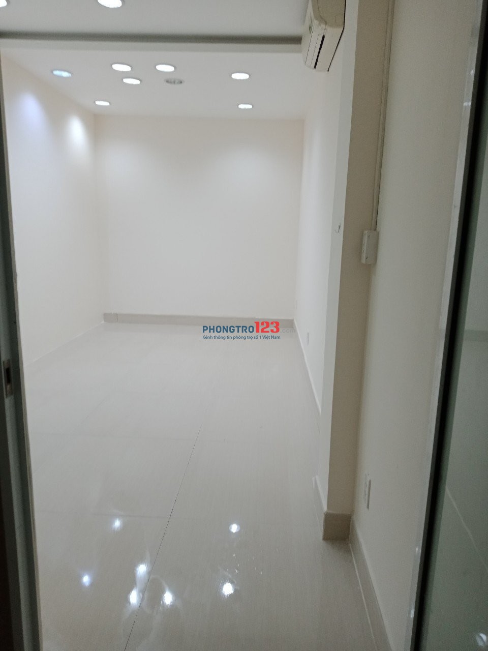 PHÒNG LẦU 2- 3,5TR - FULL NỘI THẤT - HẦM LỚN FREE XE - GIỜ TỰ DO - CỬA KHOÁ VÂN TAY- CÓ CỬA SỔ