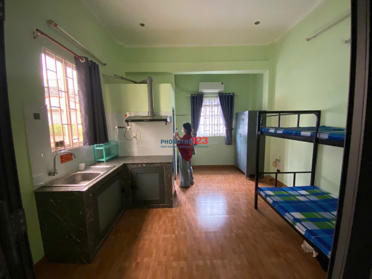 Cho thuê phòng trọ đủ tiện nghi giá 3.500.000 đ nhà sô 10 đường số 9 phường 4 Q 4