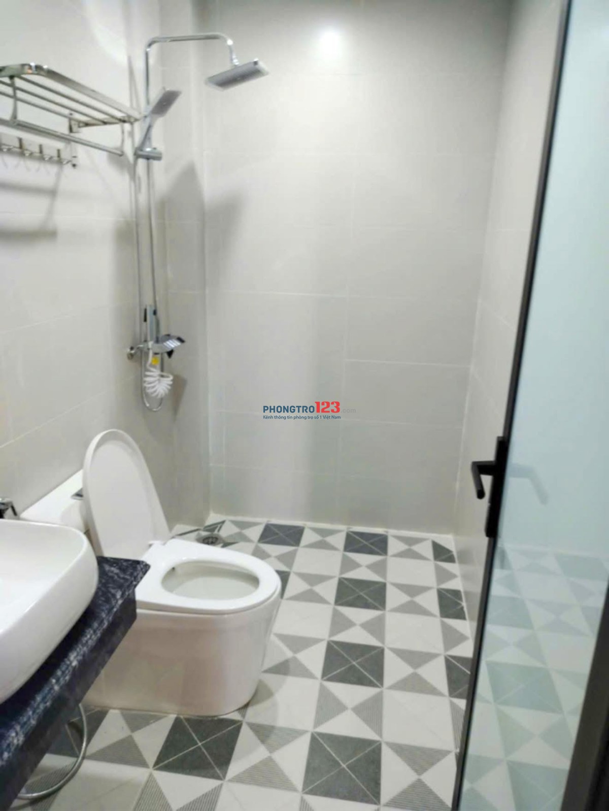 Nhờ các sale kết nối. Mình chính chủ cần cho thuê căn hộ 6A ngõ 690 Lạc Long Quân