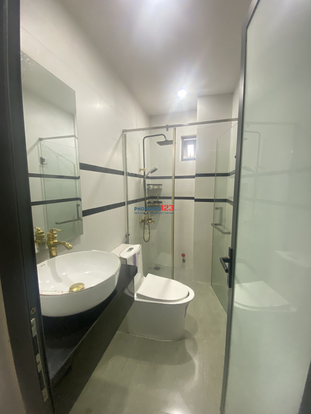 Cho thuê phòng mới đẹp đầy đủ tiện nghi ở Cách Mạng Tháng 8 quận 10 hẻm xe tải thông ra Hoà Hưng