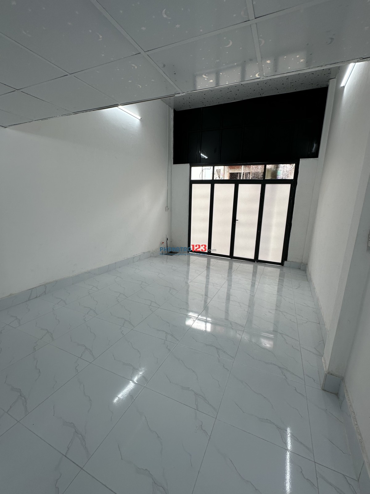 Cho thuê nhà MT 41 Nguyễn Lộ Trạch, gần Aoen Tân Phú 800m