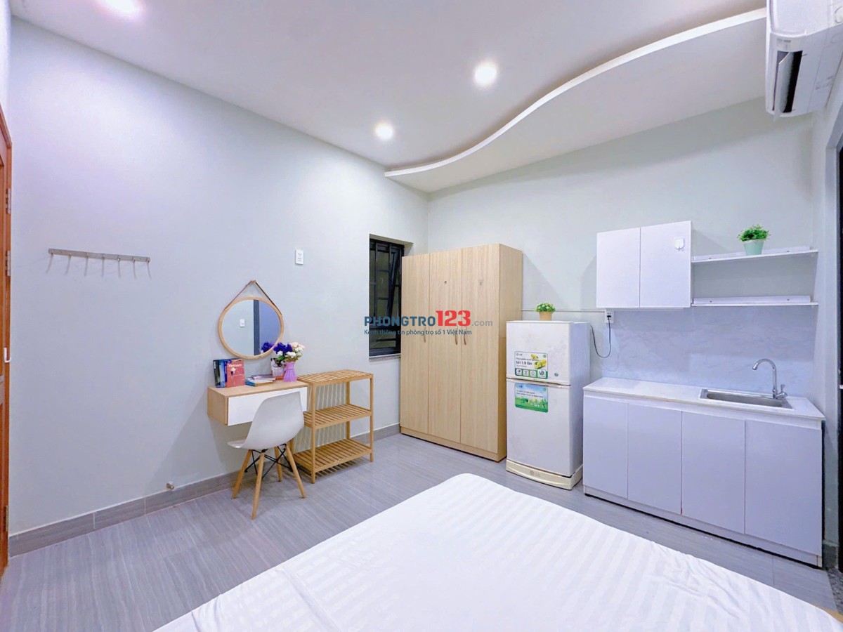 Cho Thuê Phòng Trọ Giá Rẻ Có Thang Máy Ngay CMT8 Q10 - Gần Vòng Xoay Dân Chủ