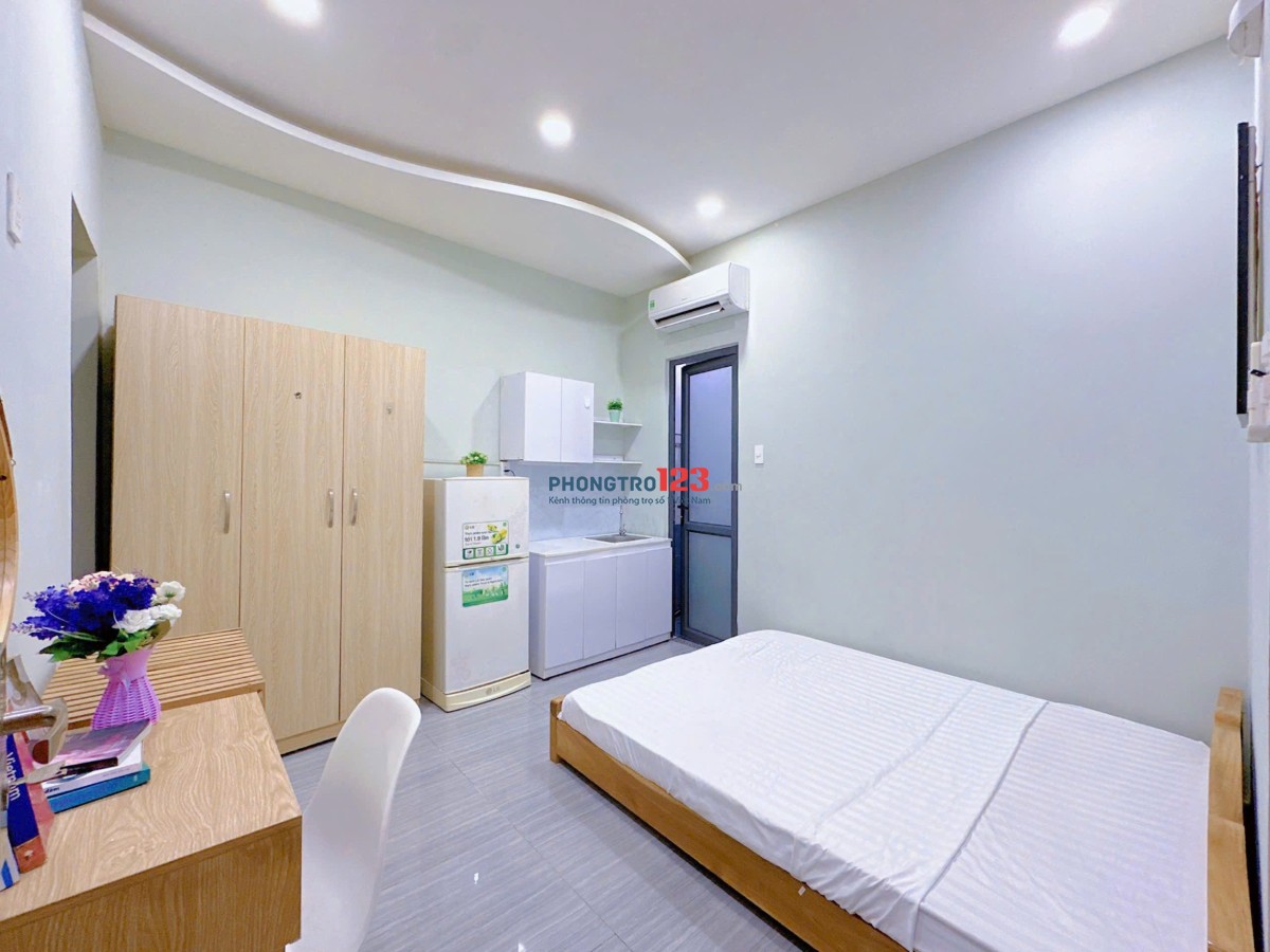 Cho Thuê Phòng Trọ Giá Rẻ Có Thang Máy Ngay CMT8 Q10 - Gần Vòng Xoay Dân Chủ