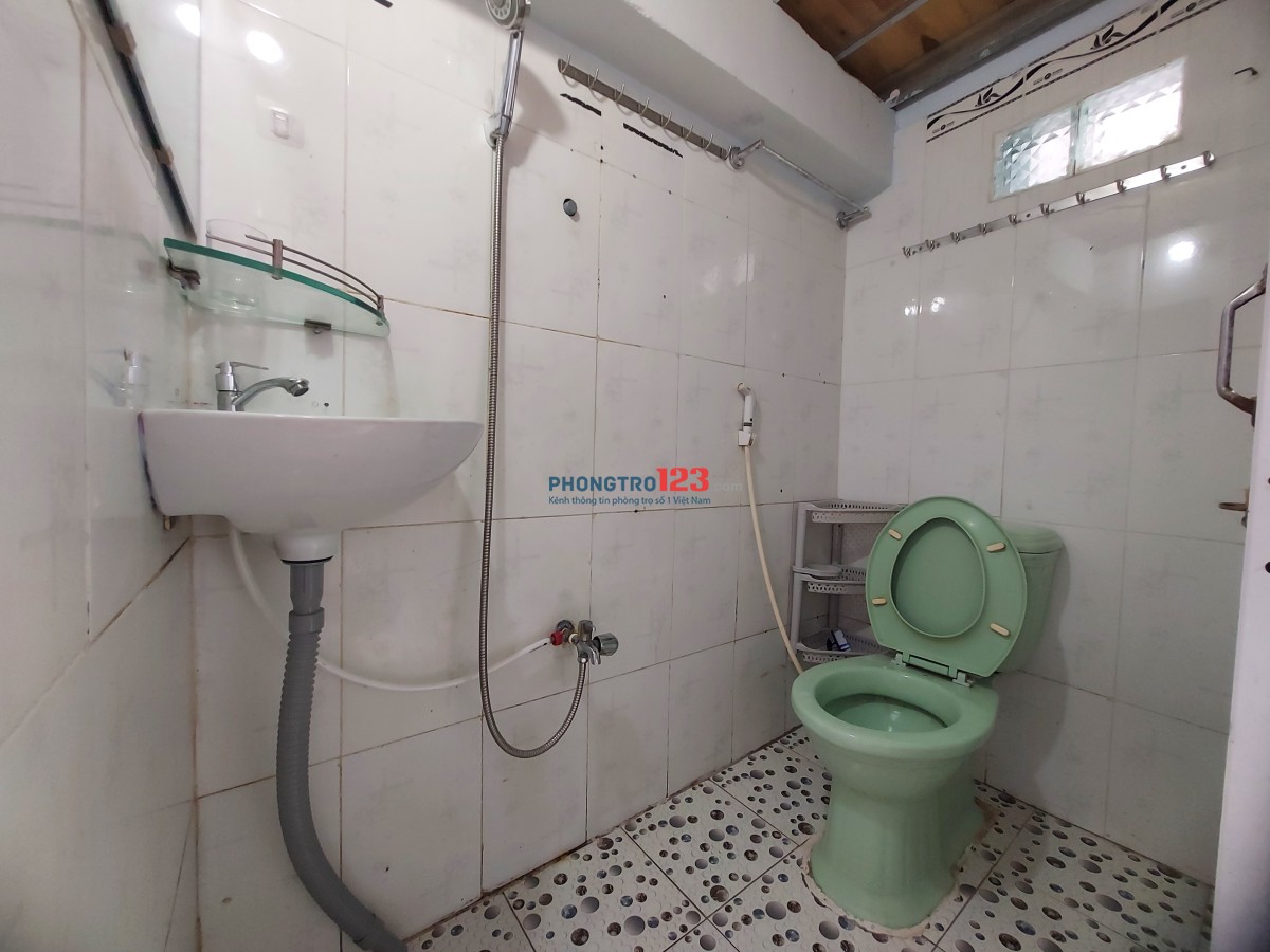 Phòng trọ 25m2 máy lạnh gần AEMALL, Bến xe miền tây, siêu thoáng an toàn PCCC (còn tin-còn phòng)