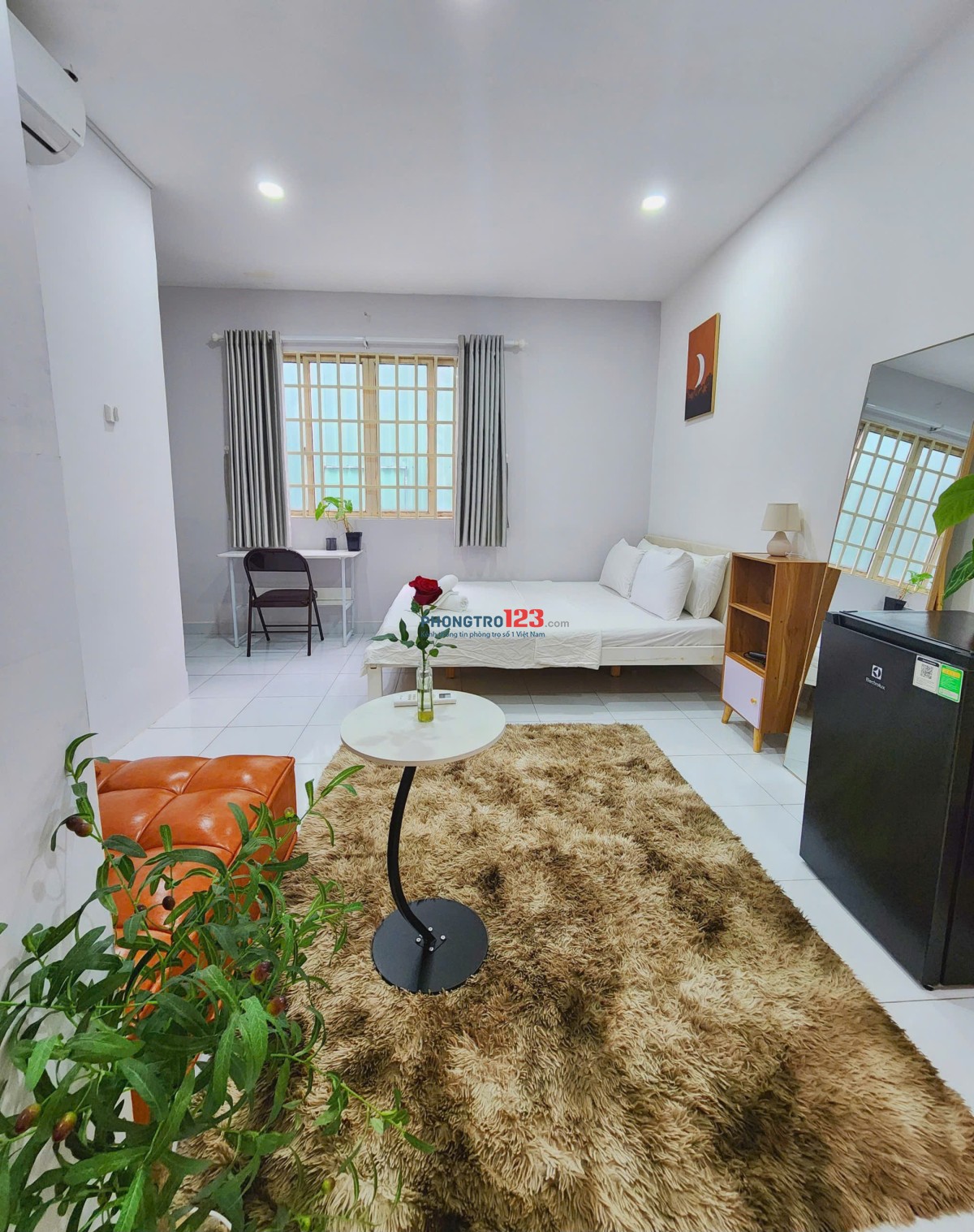 Cho thuê phòng trọ giá rẻ gần trường Văn Lang Quận 1 chợ Tân Định 30m2 ,Cửa sổ lớn full nội thất