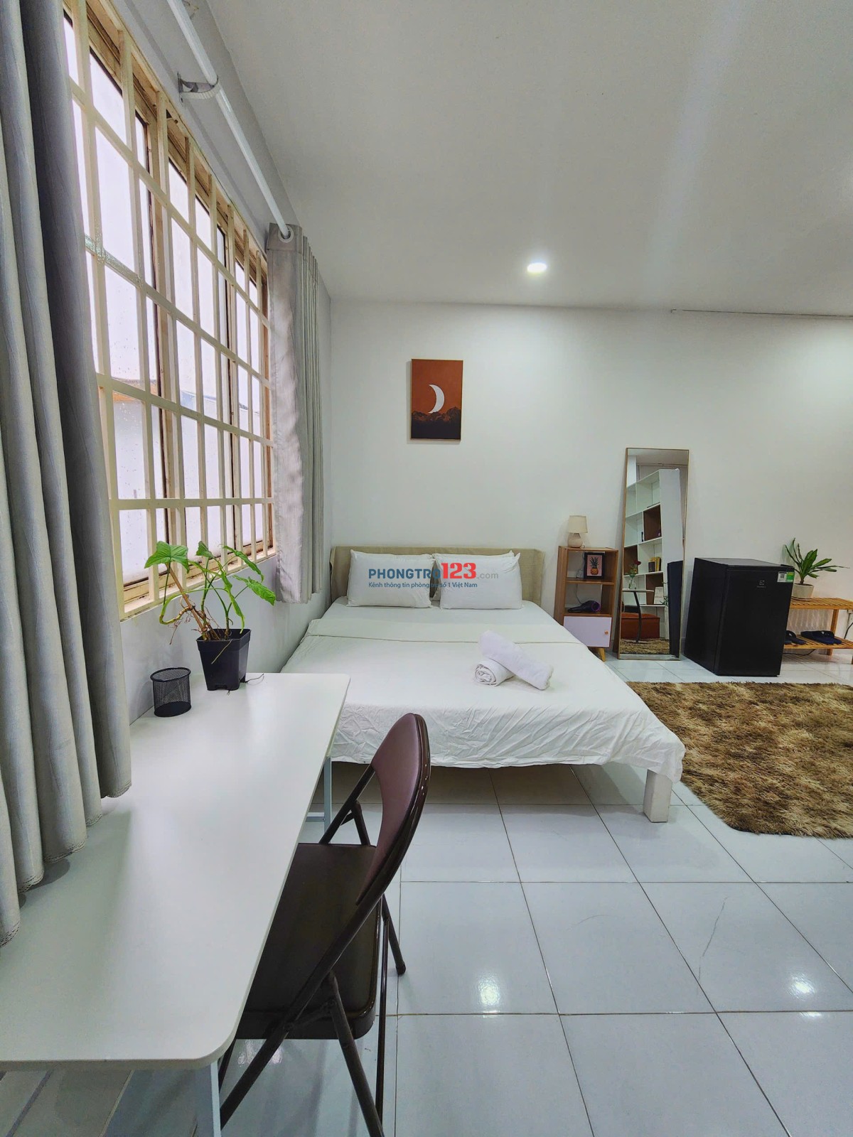 Cho thuê phòng trọ giá rẻ gần trường Văn Lang Quận 1 chợ Tân Định 30m2 ,Cửa sổ lớn full nội thất