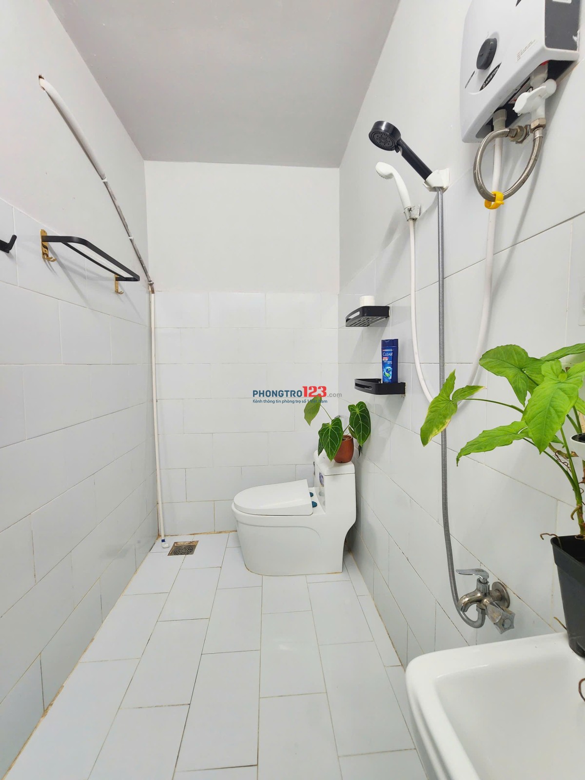 Cho thuê phòng trọ giá rẻ gần trường Văn Lang Quận 1 chợ Tân Định 30m2 ,Cửa sổ lớn full nội thất