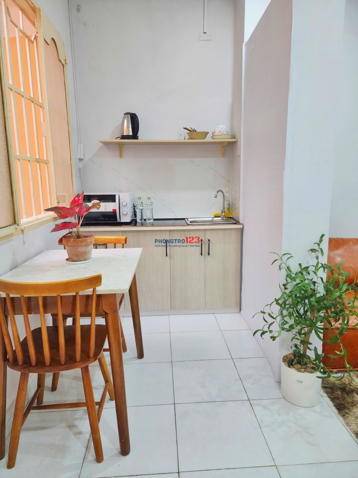 Cho thuê phòng trọ giá rẻ gần trường Văn Lang Quận 1 chợ Tân Định 30m2 ,Cửa sổ lớn full nội thất