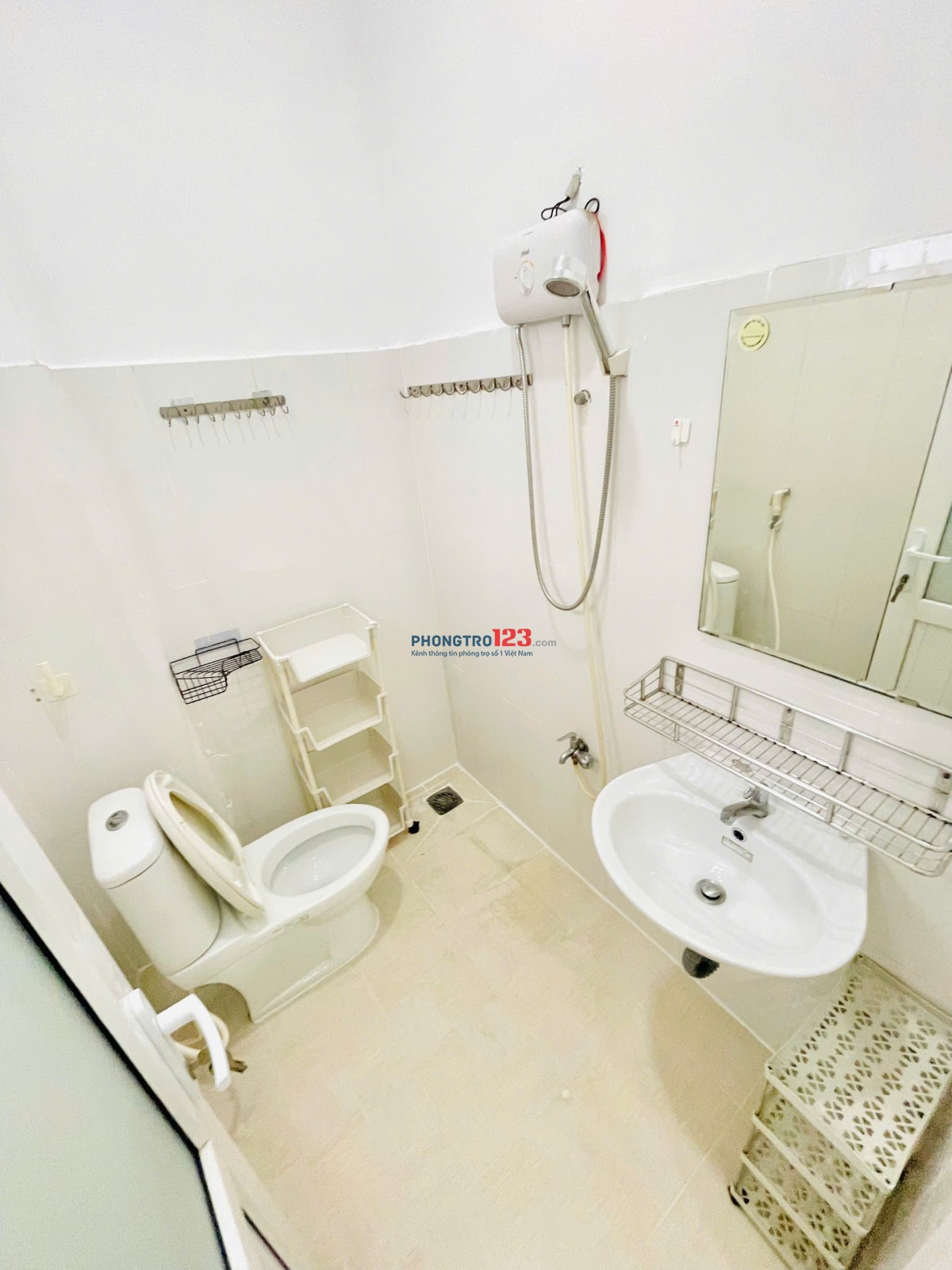  CHO THUÊ PHÒNG TRỌ FULL NỘI THẤT ĐƯỜNG NGUYỄN HỮU CẢNH, QUẬN 1 CÓ THỂ Ở LUÔN