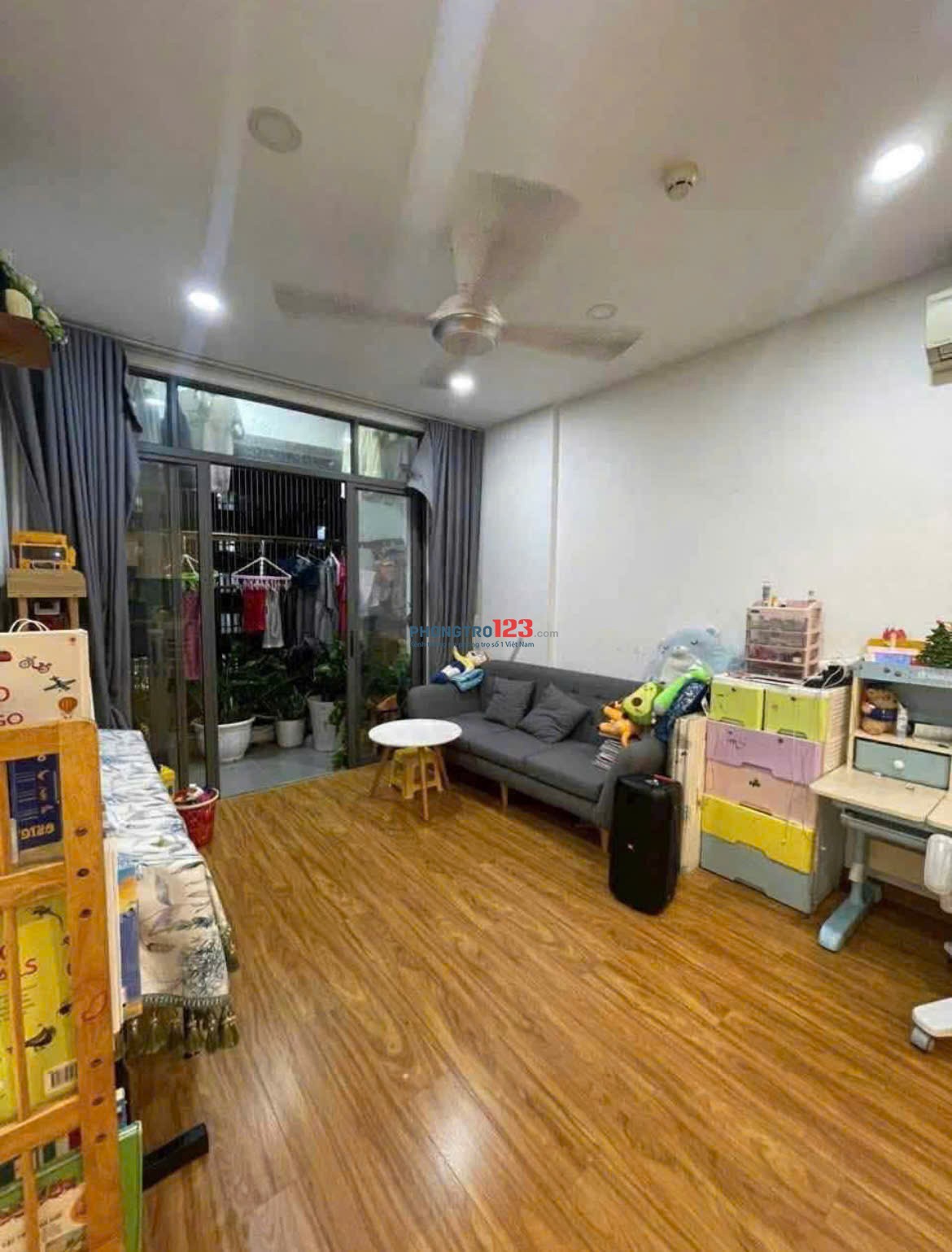 Chung cư Đặng văn Ngữ, PN: Căn góc, 77m2, 2p ngủ, nội thất, 12tr.