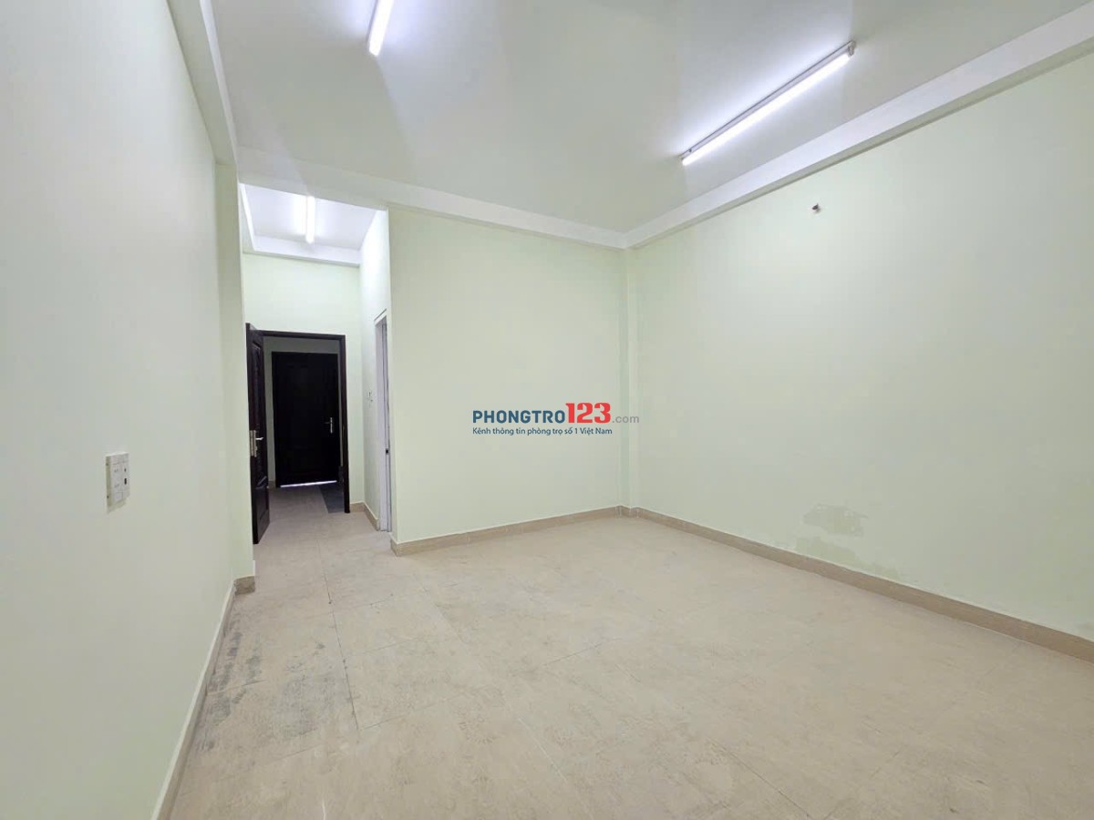 PHÒNG TRỌ BAN CÔNG GIÁ SIÊU RẺ RỘNG 30M2 NGAY TÂN HOÀ ĐÔNG - BÀ HOM