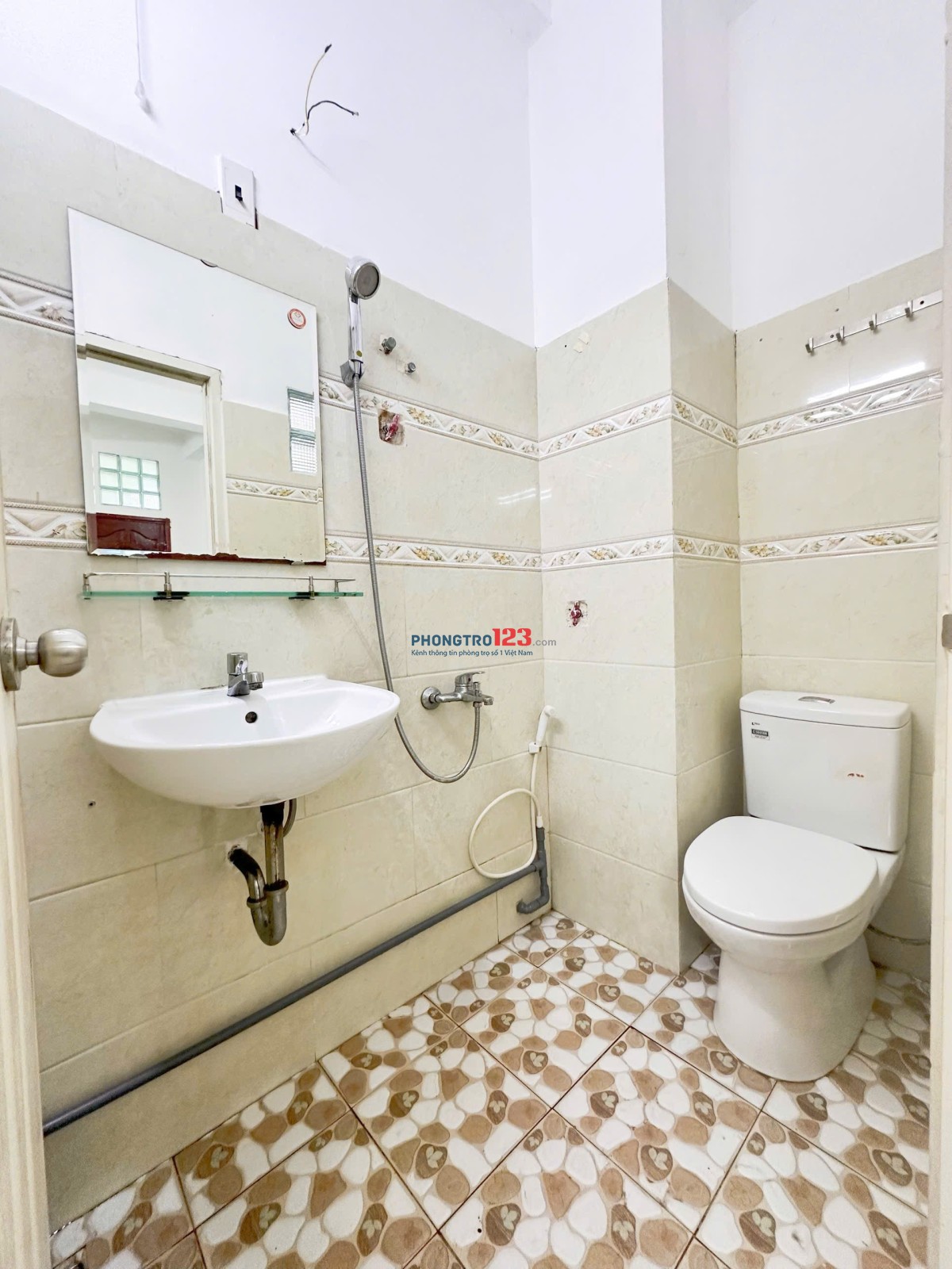 Cho thuê phòng trọ giá rẻ Q3 - 30m2 - gần ĐH Kinh Tế UEH - 300m Công Viên Lê Thị Riêng