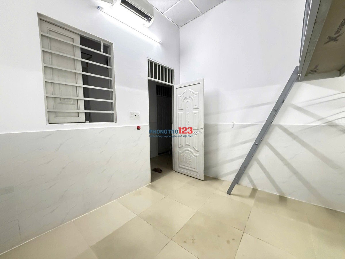 Phòng trệt có gác 20m2 tại đường Huỳnh Thị Hai Q12. Giá 2.600.000