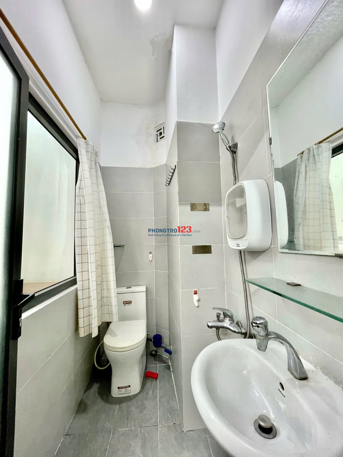 Cho thuê phòng đủ nội thất cửa sổ trời ở CMT8 quận 3 gần công viên Lê Thị Riêng, cư xá Bắc Hải Ga SG