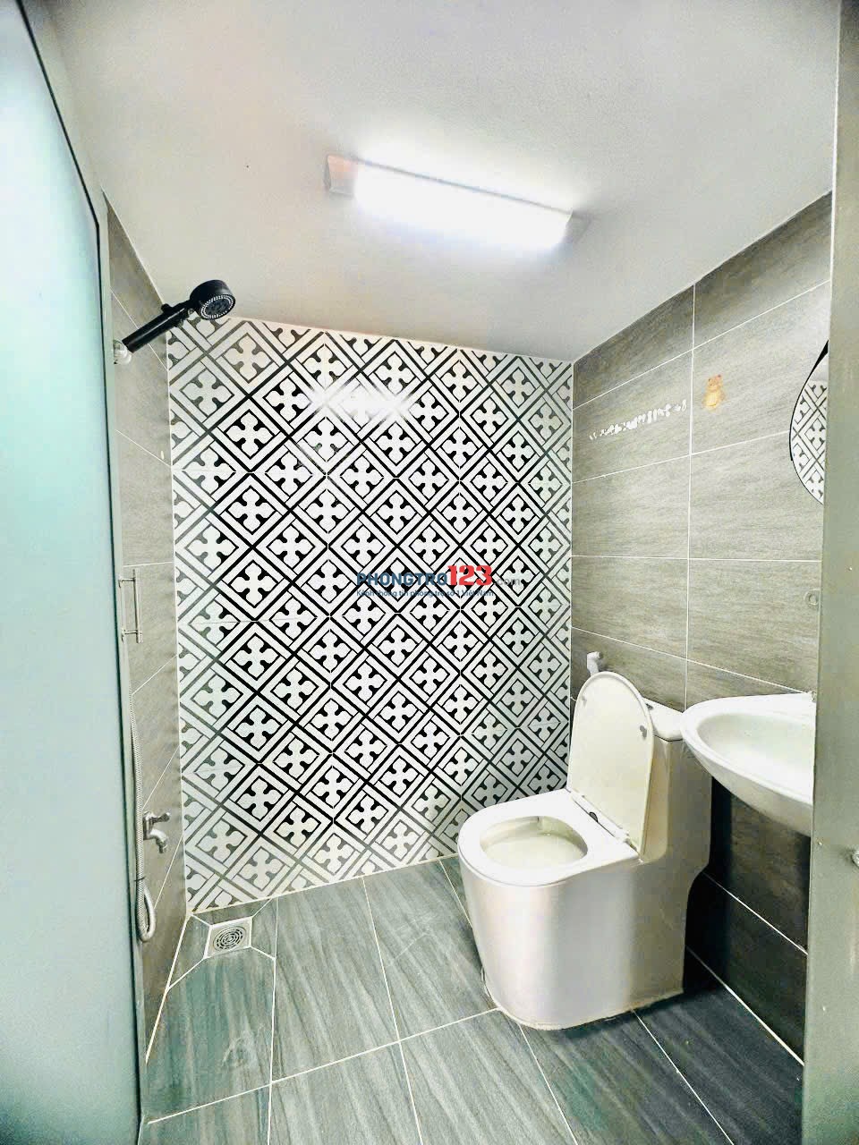 Cho Thuê Phòng Có Gác, Ban công, Bình Thạnh gần Ngã Tư Hàng Xanh, Hutech, Ngoại Thương, Uef
