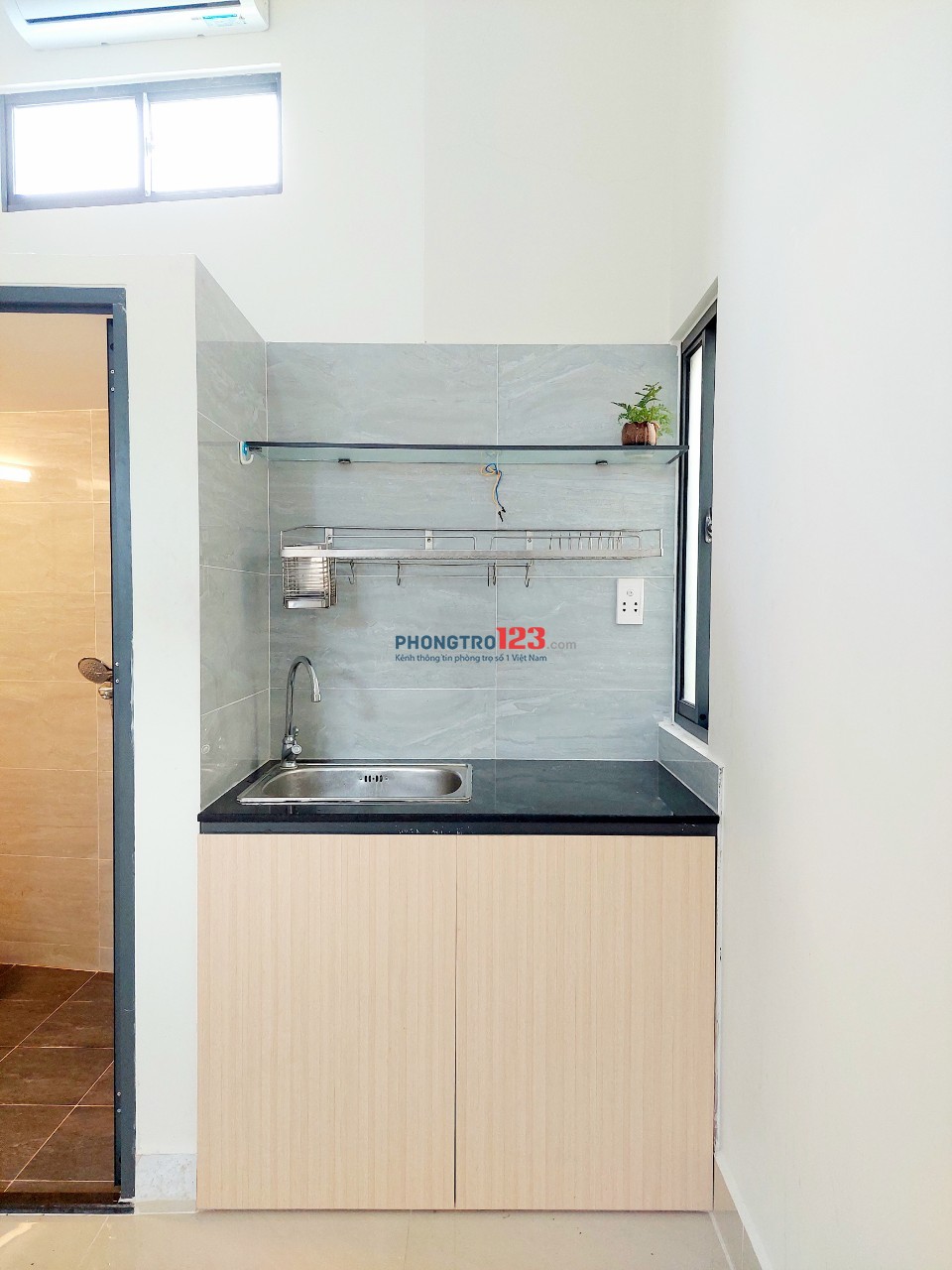 PHÒNG CỬA SỔ LỚN Y HÌNH ĐẨY ĐỦ TIỆN NGHI NGAY LÊ ĐỨC THỌ