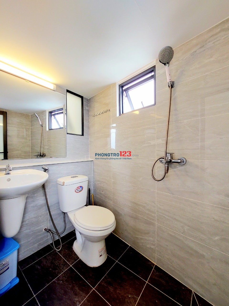PHÒNG CỬA SỔ LỚN Y HÌNH ĐẨY ĐỦ TIỆN NGHI NGAY LÊ ĐỨC THỌ