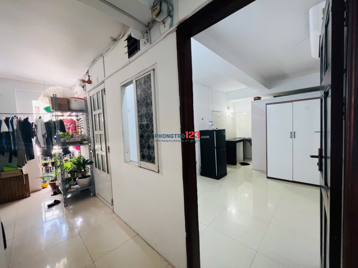 Cho Thuê Phòng Máy Lạnh - Cửa Sổ Trời - Ngay Sân Bay Tân Sơn Nhất - Giá Siêu Rẻ