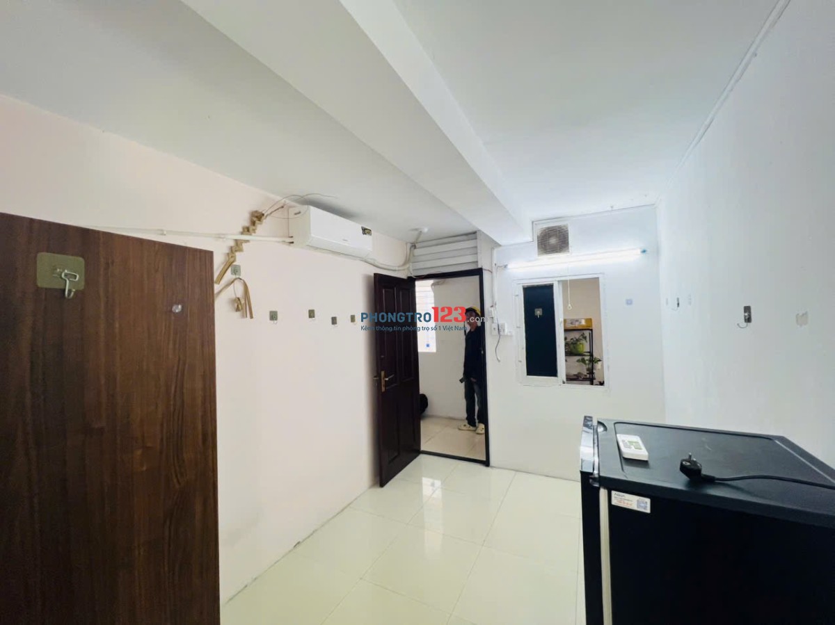 Cho Thuê Phòng Máy Lạnh - Cửa Sổ Trời - Ngay Sân Bay Tân Sơn Nhất - Giá Siêu Rẻ