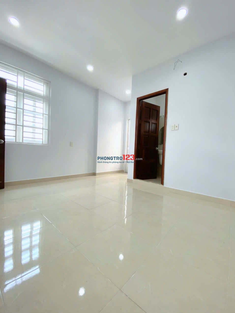 Phòng thoáng - 1PN - 1 SÂN THƯỢNG - TÁCH BẾP - GẦN ĐƯỜNG CỘNG HÒA