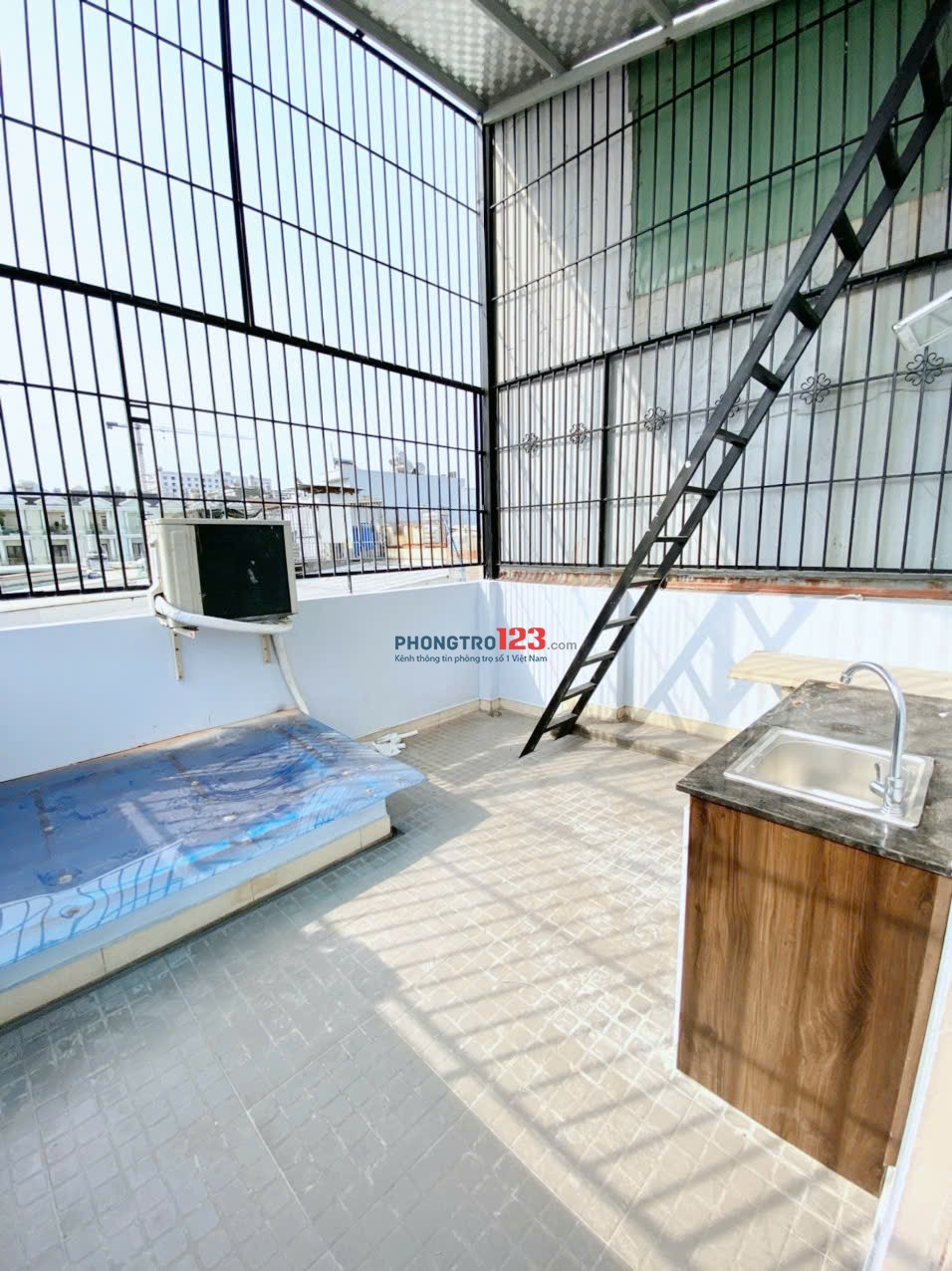Phòng thoáng - 1PN - 1 SÂN THƯỢNG - TÁCH BẾP - GẦN ĐƯỜNG CỘNG HÒA