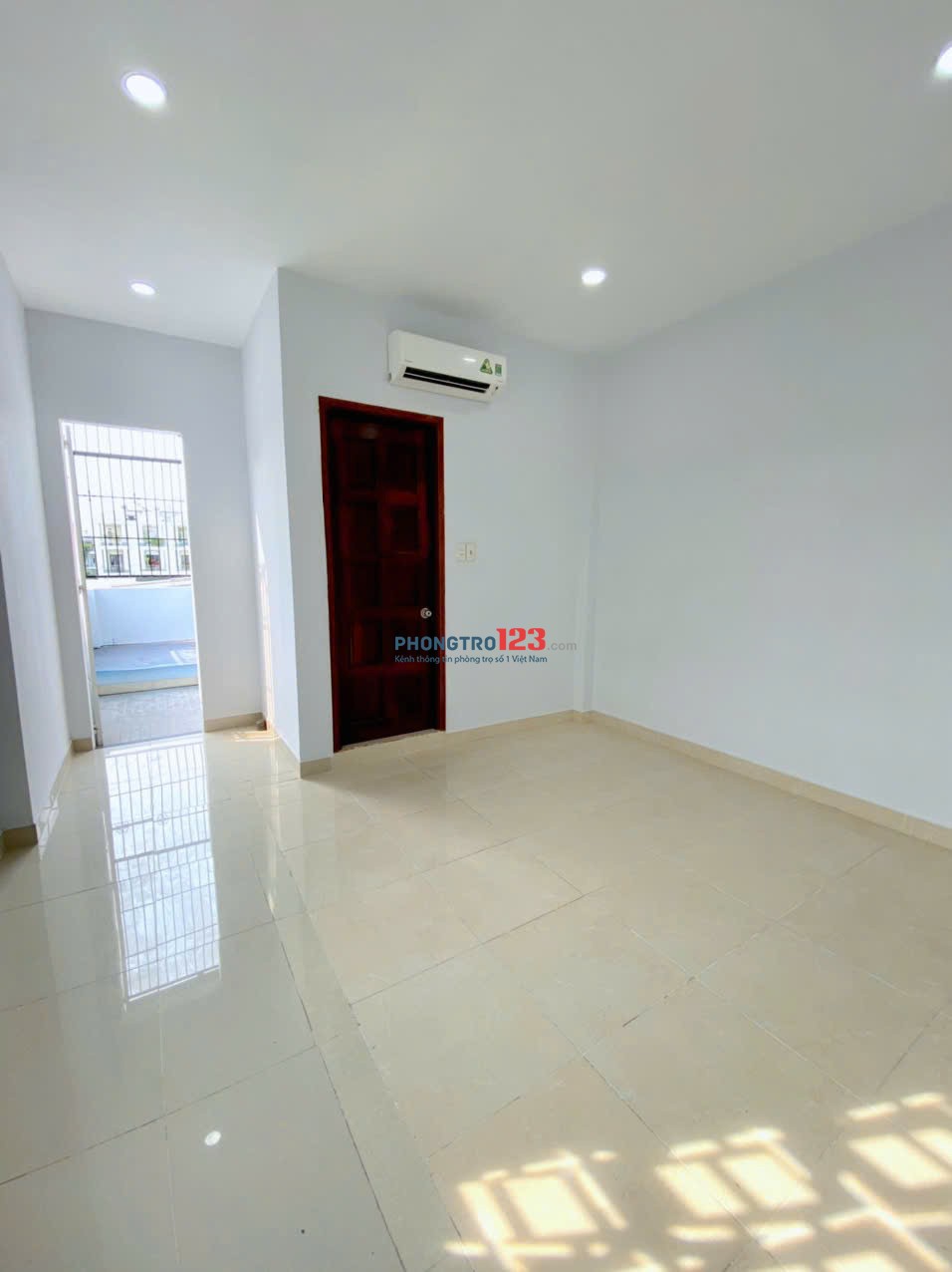 Phòng thoáng - 1PN - 1 SÂN THƯỢNG - TÁCH BẾP - GẦN ĐƯỜNG CỘNG HÒA