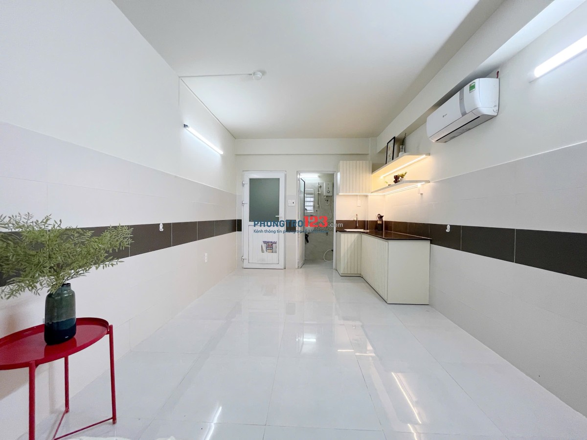 Cho Thuê Phòng Full Nội thất, Rộng Thoáng, Bình Thạnh gần Ngã Tư Hàng Xanh, Hutech, Ngoại Thương