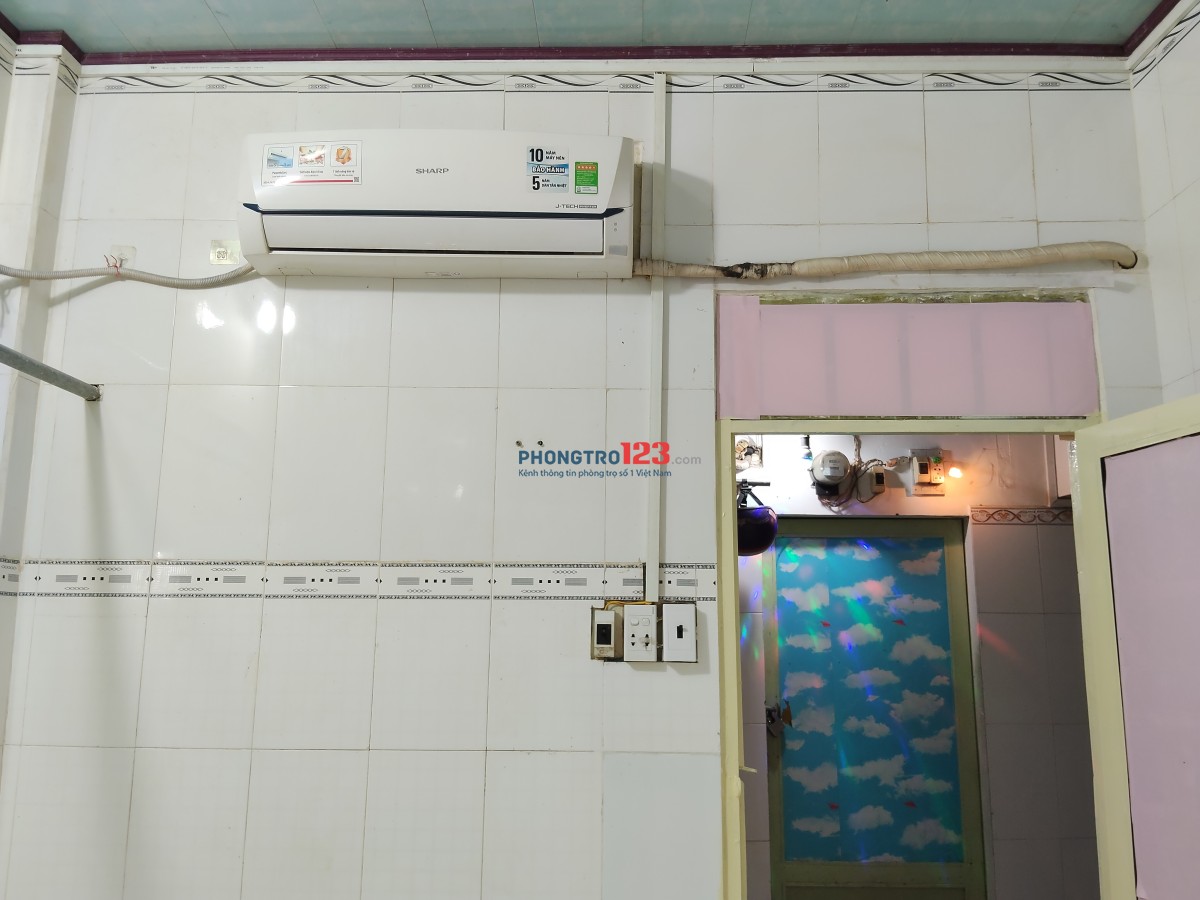 Phòng trọ máy lạnh, toilet trong phòng, giờ giấc tự do quận 4