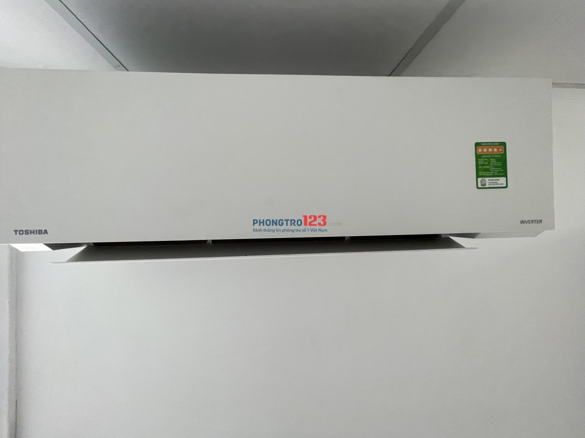 CHO THUÊ NGUYÊN LẦU TRÊN CÙNG NHÀ Ở CMT8 Q10 TÁCH BẾP BAN CÔNG HẺM XE HƠI GẦN CV LÊ THỊ RIÊNG