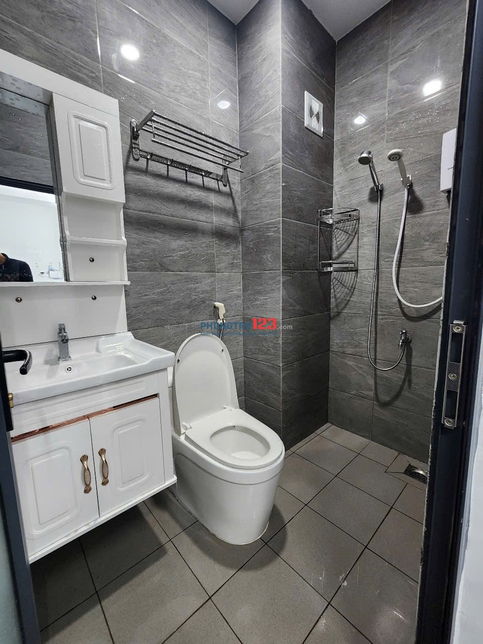 2PN, full nội thất đẹp 1️⃣ còn 1 phòng duy nhấtĐịa Chỉ : Đường Lâm Văn Bền, Tân Kiểng , Q7